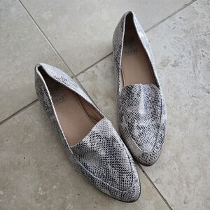 BEAST Fashion faux leather snakeskin loafers SZ 7.5